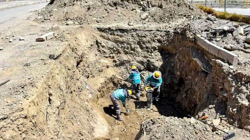 Hallan cuerpo de un hombre estrangulado en obras de la avenida del Poeta