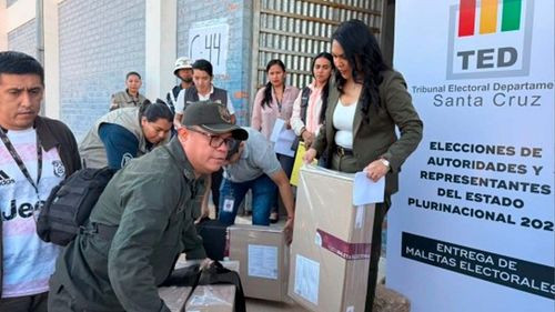 Distribuyen maletas electorales rumbo a los recintos para la segunda vuelta