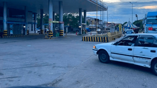 Vuelven las filas a los surtidores de Santa Cruz por demoras en el despacho de gasolina