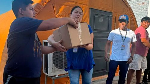 Llegan papeletas electorales a Santa Cruz con resguardo militar y policial