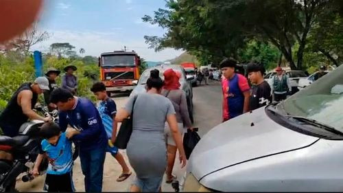 Padres de familia inician bloqueo indefinido en Chimoré