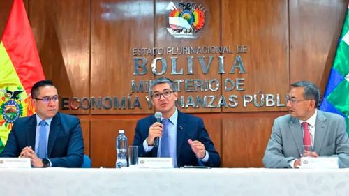 Gobierno alcanza superávit fiscal y proyecta mayor crecimiento económico