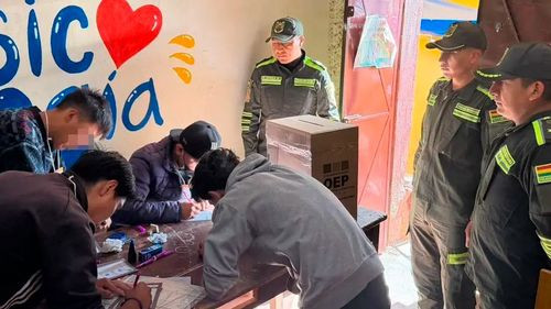 Más de 200 personas con orden de captura fueron detenidas durante la jornada electoral en Bolivia