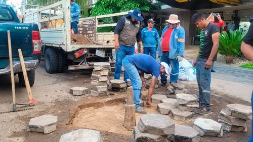 Alcaldía de Santa Cruz mantiene plan de bacheo en calles y avenidas