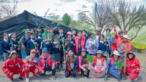 Estudiantes del colegio Maldonado visitan vivero del Distrito 14 en El Alto