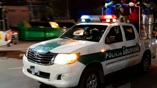 Dos delincuentes roban un vehículo, atracan a un mototaxista