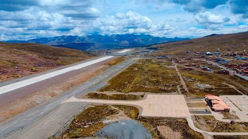 Primer aterrizaje en el aeropuerto de Potosí marca avance en su puesta en funcionamiento