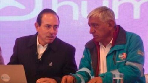 Arias manda a tomar un calmadol a Dockweiler y éste le pide que no se infarte