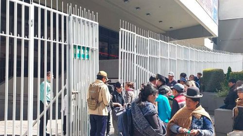 Filas en el BCB por dudas sobre la validez de billetes de la Serie B