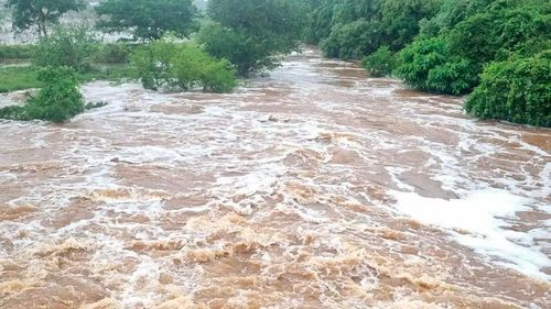 Ruptura de dique en Puerto Paila pone en riesgo a dos barrios