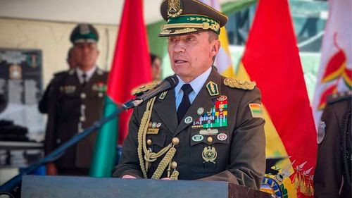 Renuncia el comandante general de la Policía Boliviana