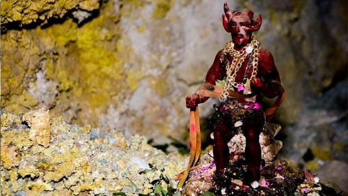 Investigan la muerte de 9 mineros por intoxicación tras rituales ancestrales en minas de Potosí