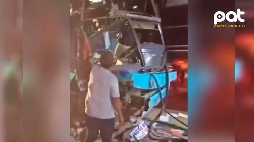 Bus embiste retén de peaje en Cotoca y deja 12 heridos