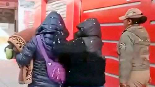 Dos mujeres pidieron “permiso” para robar en Oruro y fueron aprehendidas