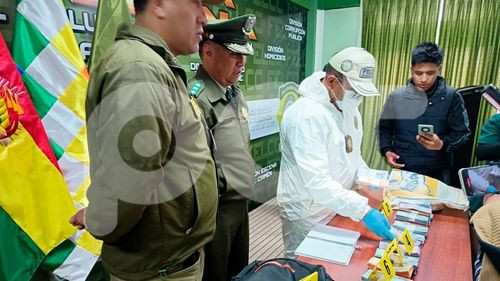 Policía recupera más de Bs 71 mil vinculados al robo tras accidente aéreo en El Alto