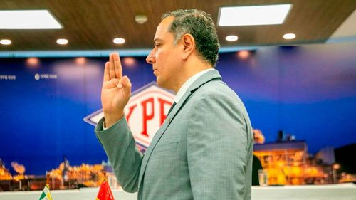 Renuncia el presidente de YPFB y Gobierno confirma la decisión