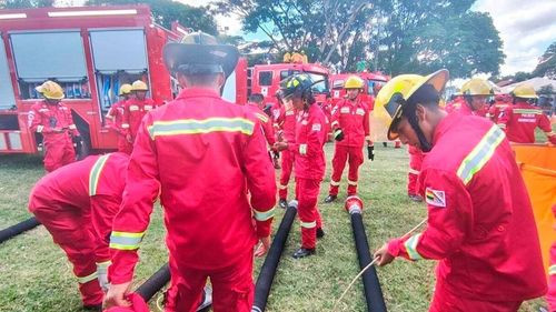 Japón dona cuatro camiones bomberos para reforzar lucha contra incendios en Bolivia