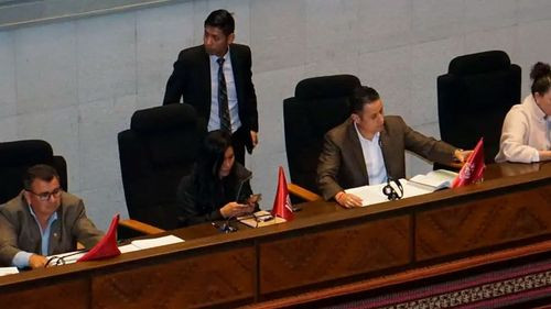 Lara pide disculpas en la ALP por acusaciones