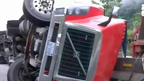 Accidente en la carretera Cochabamba–Santa Cruz deja dos heridos y genera congestión