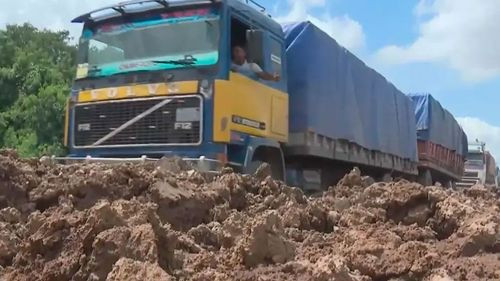 Temor por posible colapso en puente de Okinawa en plena cosecha