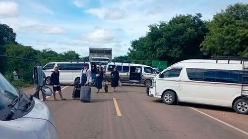 Transportistas de Abapó bloquean ruta a Argentina y al Chaco cruceño