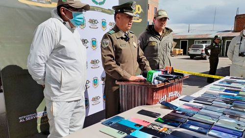Policía recupera 138 celulares en operativos en la 12 de Octubre de El Alto