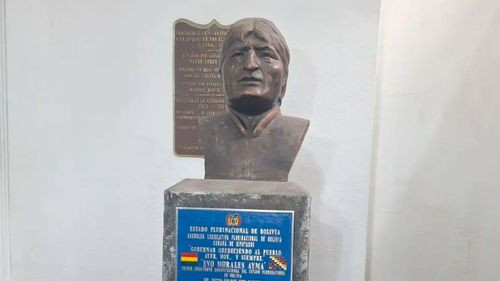 Retiran busto de Evo Morales del Legislativo para evitar “culto a la personalidad”