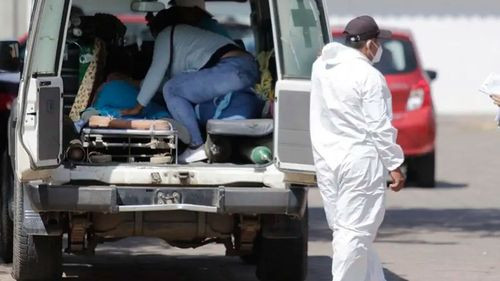 Vuelco de bus deja dos fallecidos y 24 heridos en la ruta el Alto–Copacabana