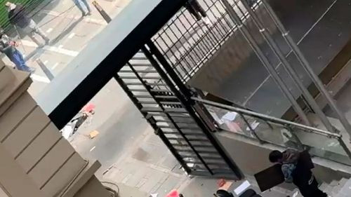 Marchistas ingresan por la fuerza al Tribunal de Justicia de La Paz en medio de disturbios 