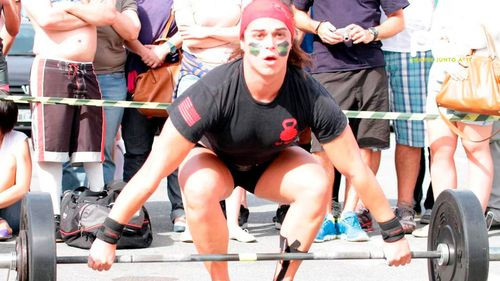 Nadadora transgénero es sancionada por incumplir verificación de sexo