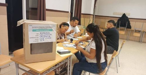 Bolivianos en el exterior inician votación para la segunda vuelta presidencial 2025
