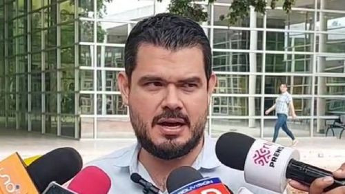 Esperan respuesta del juez sobre permiso del gobernador para asistir al consejo nacional de autonomías 