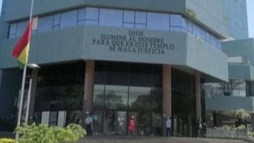 Allanan las oficinas de Derechos Reales en la capital cruceña por presunta corrupción