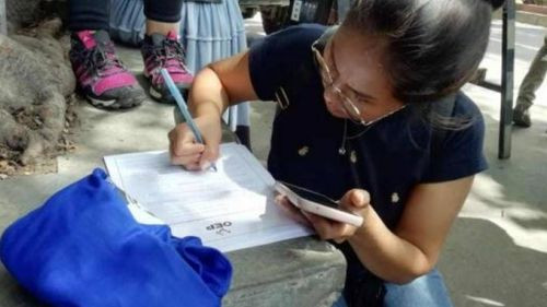 Evistas en Cochabamba inician renuncia al MAS, se despojan de sus prendas azules y anuncian congreso