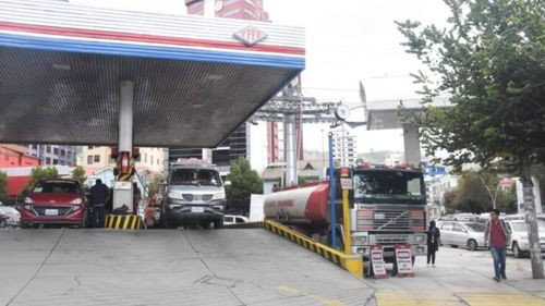 Tres factores son causantes de la escasez de combustibles en Bolivia