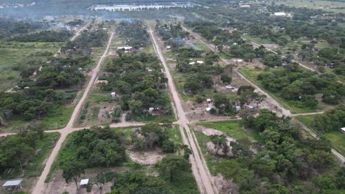 En el área avasallada hay desmonte, grandes vías y nuevas construcciones