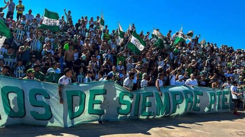 Hinchas de Oriente se movilizan masivamente rumbo a Entre Ríos
