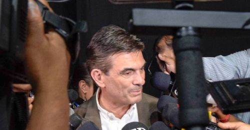 Rodrigo Paz vota en Tarija y llama a estar “a la altura de la patria”