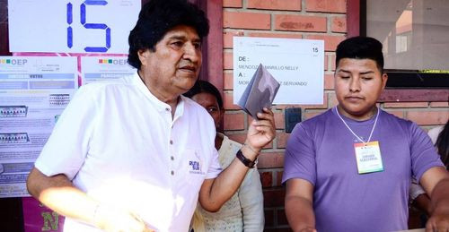 Evo Morales vota en el Chapare por deber democrático, pese a cuestionar las elecciones