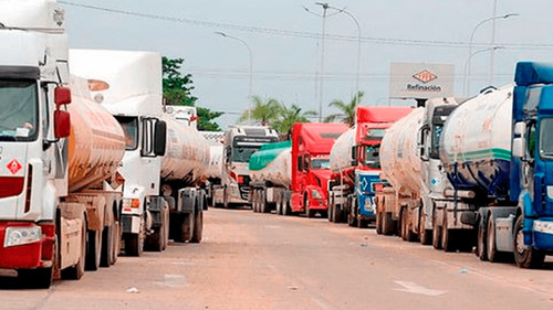 Escasez de combustible, desempleo y crisis económica marcan la recta final hacia el balotaje en Bolivia