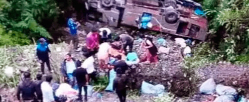 Bus se embarranca en la ruta la paz–apolo y deja fallecidos y heridos