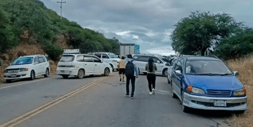 Transporte libre bloquea rutas y declara paro indefinido en tarija