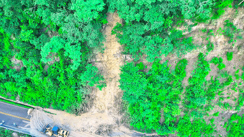 Derrumbes en la ruta a los Valles provocan demoras y restringen el tránsito