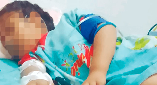 “La cargué y salimos en un camión”: madre relata dramático traslado de su hija con fiebre amarilla en santa cruz