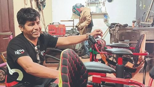 Rimer Zapata transforma chatarra en andadores gratuitos para niños con discapacidad
