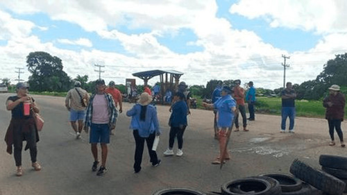 Bloqueo en Portachuelo obliga desvío de buses