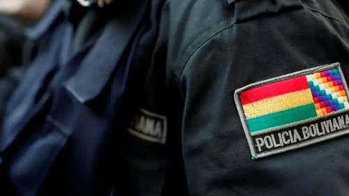 Policía despliega operativos para despejar bloqueos en La Paz