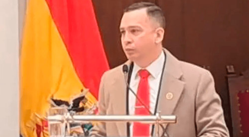 “Se acabaron los capataces de la Justicia”, afirma presidente del TSJ en reunión en Sucre