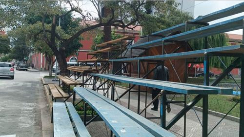 Instalan graderías para el Corso de Corsos en Cochabamba