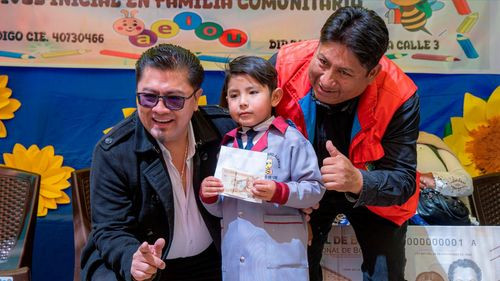 Niños de prekínder y kínder ya  pueden cobrar el bono de Bs 200 del  PMADI